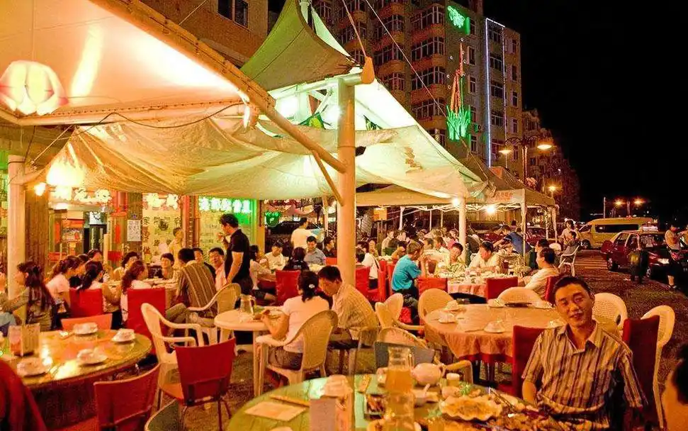 第111篇:外面吃饭,三人同行一人免单,是什么套路