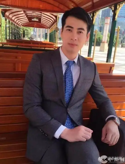 纪录片《医者仁心》剧情中扮演青年钟南山院士的演员刘明雄