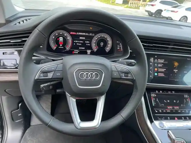 奥迪q7内饰实拍–自成一派的7座suv特别像头等舱休息室