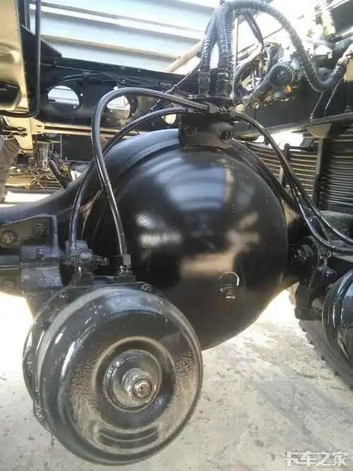 哪位卡友大神帮我看看下面这两个后桥哪个好