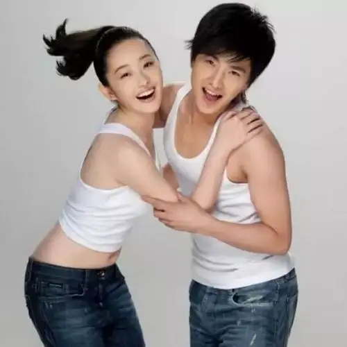 杨洋蒋梦婕为拍广告相拥,粉丝:都敢这样拍了,两人就在一起