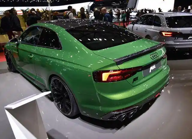 这才是最帅"奥迪5系",墨绿色车漆,四出排气,马力537匹!