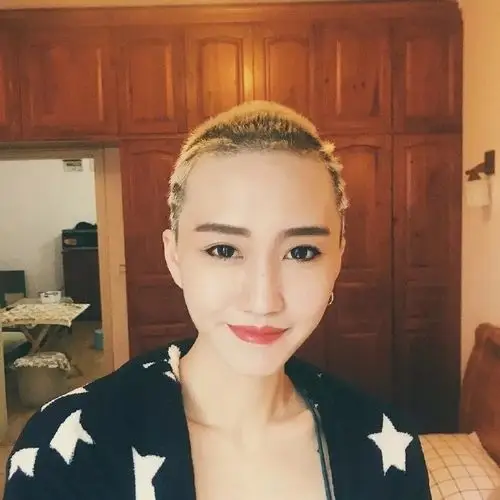 谷冰洁:圆寸的女生也可以性感和可爱