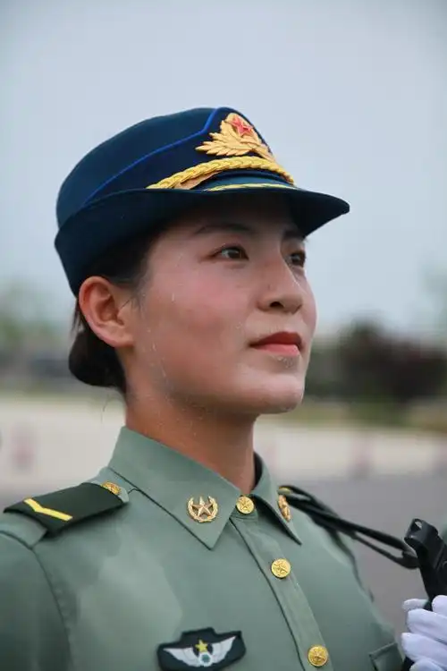 中国军人最美女兵的a面b面