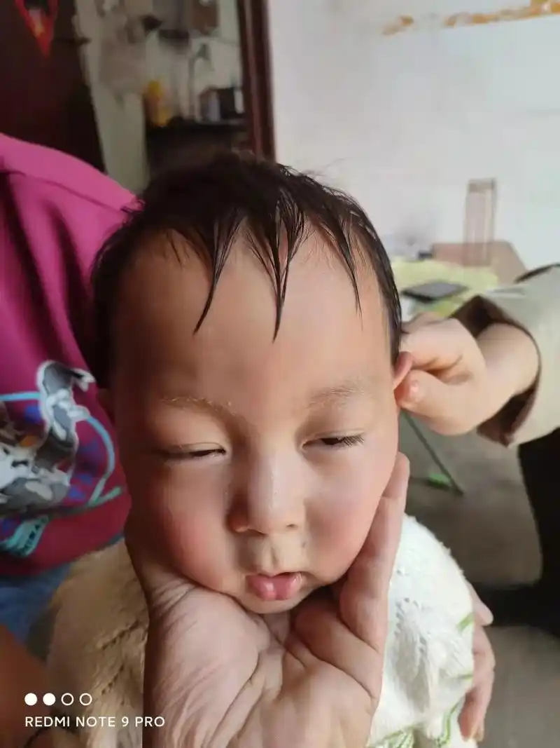 舅舅做的造型被迫营业的宝宝#宝宝照片 #搞笑的孩子 #宝宝作 - 抖音