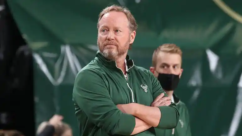 夺冠从来都不是一件容易的事,但是密尔沃基雄鹿队上赛季在50年来第一