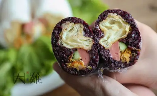 这种糯米包油条,你喜欢吃甜口还是咸的?_饭团