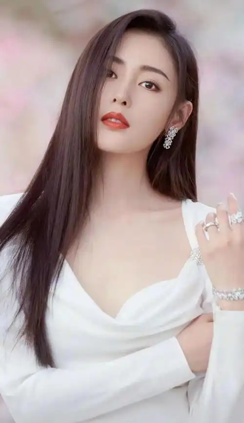 给国内90后"6大美女演员"排名,张天爱仅第三,迪丽热巴第二|古力娜扎