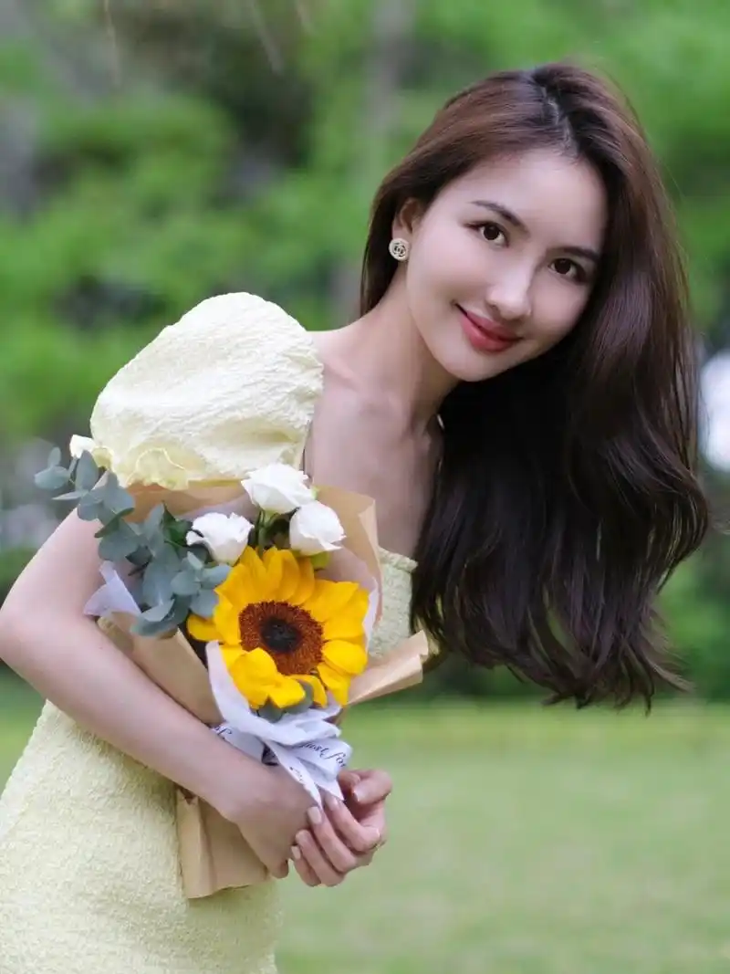 姐妹们千万别打薄头发01想念我厚重的大长发 很多姐妹已经看出来我