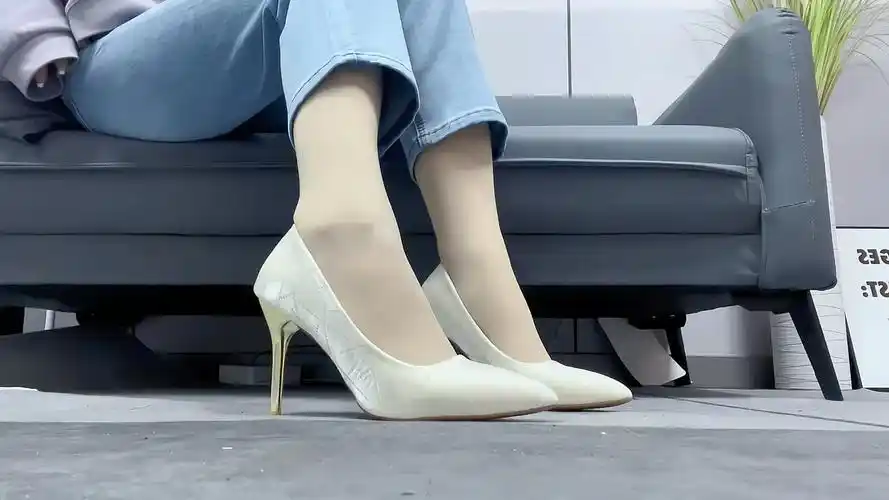 肉色丝袜太诱惑了