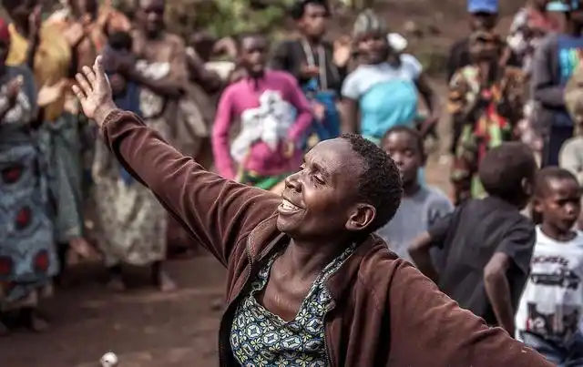 非洲俾格米人,为什么平均不到5英尺,却能在10岁前繁殖后代?_网易订阅