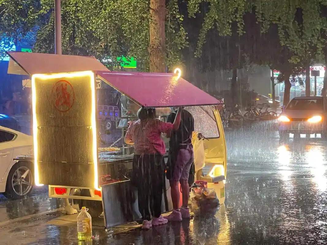 记录一下在瓢泼大雨中烧烤.