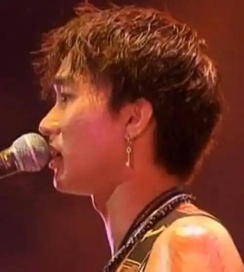 好像理黄家驹的这个发型?