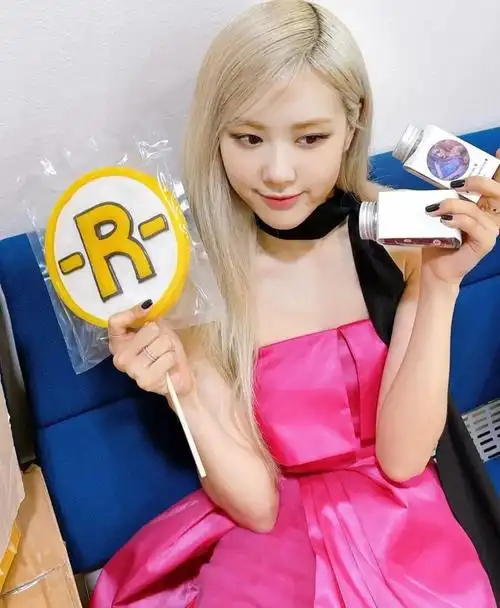 朴彩英惊艳舞台造型,身姿卓越,美艳动人!