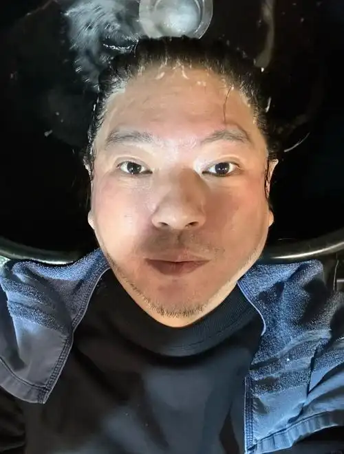 笑拥了!高晓松晒理发自拍照,大眼双皮撞脸小松鼠,评论区乐翻天