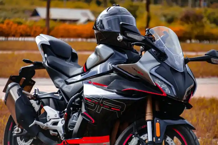 450sr.#春风450sr #超酷 #机车摄影 让"摄影师 - 抖音