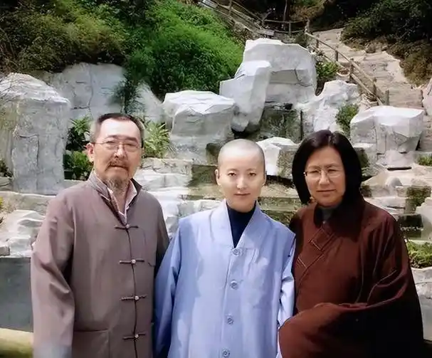 演员陈晓旭:去世16年后,丈夫还俗再婚,父母的坚持让人泪目