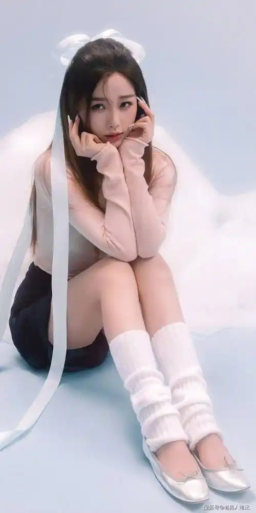 虞书欣白天鹅芭蕾风大片,白纱曼妙轻盈起舞,唯美的芭蕾公主