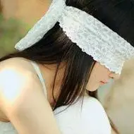 蒙眼图片女孩唯美头像清新女生蒙住眼睛图片唯美头像