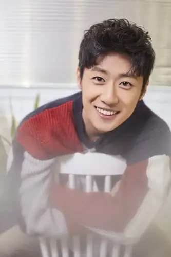 朱嘉琦春日写真02尽显慵懒时尚范儿