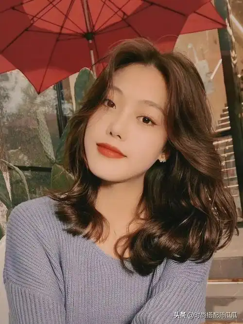 女人上了年纪后,还是留"齐肩烫发"最洋气减龄,还特别显脸小|卷发|发型