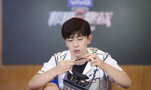 邓伦《极限挑战》 报一鞋之仇 上演无间道_雷佳音