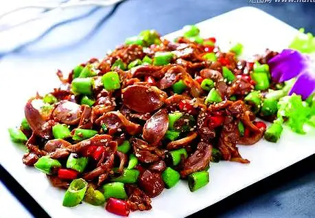 辣炒鸡胗 颜色诱人 香辣咸鲜 风味独特 超级下饭 多谢转发