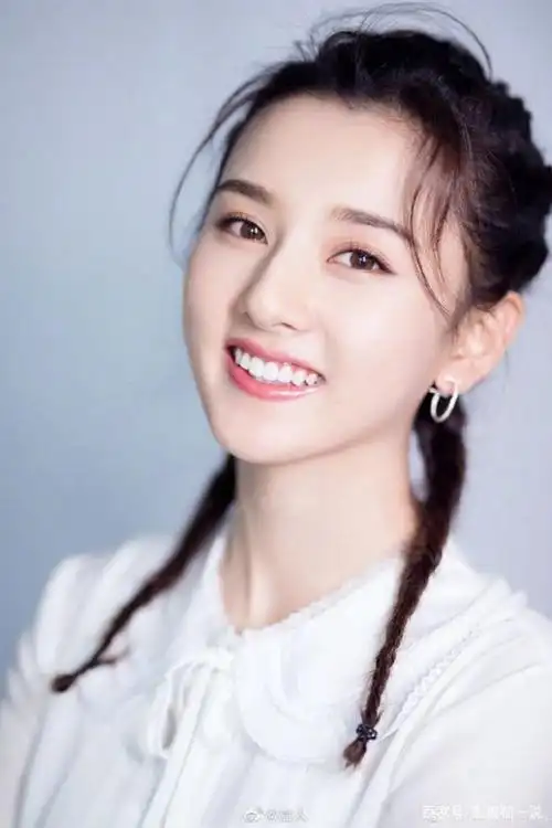 万茜baby 宋祖儿 陈乔恩等又一波女明星白衬衫私服,快pick吧