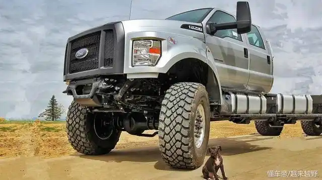 不是所有的福特皮卡都叫猛禽:最大的福特皮卡车高近3米!