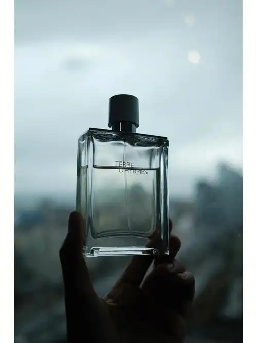 "开始做些香水的感受录 不是评测 只是和世界没有负担的轻分享一些