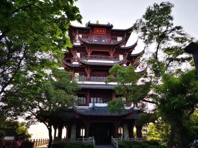 采石矶长江三矶之首以千古一秀著称因李白而得名