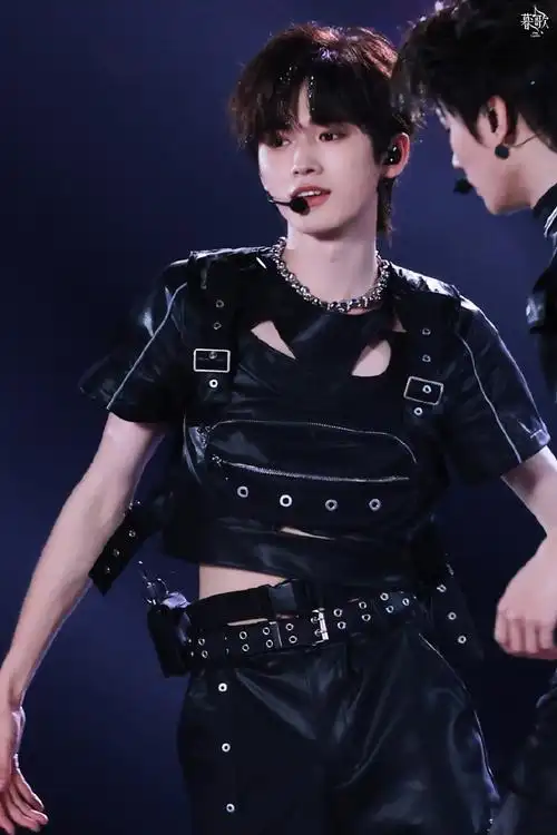 宋亚轩好性感##宋亚轩演唱会露腹肌