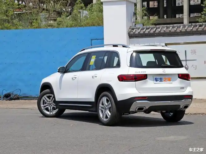 总的来说,奔驰glb作为一款豪华suv,无论是外观设计还是内部配置都足够