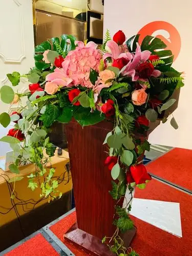 广州会场会议活动鲜花如何布置