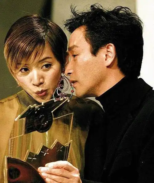 梅艳芳病危时坚持和家人朋友们告别唯独拒绝了前男友赵文卓的探望原因