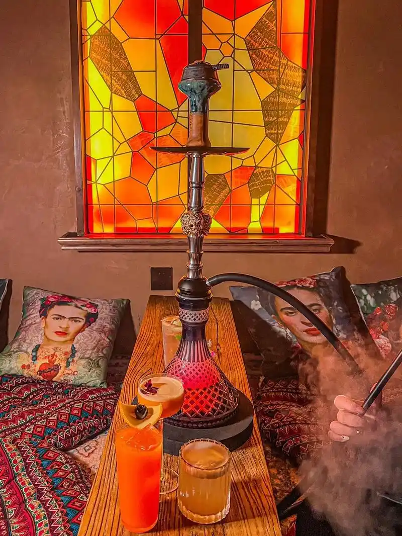 成都宝藏酒吧还可以感受纯正阿拉伯水烟