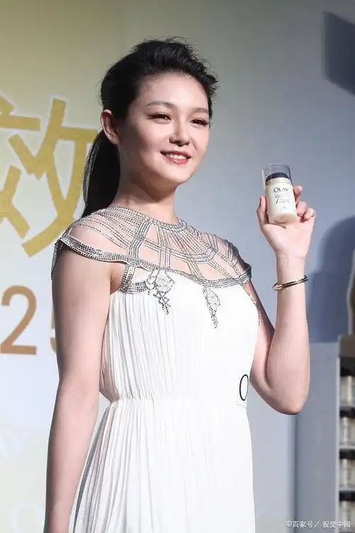 大s和小s是娱乐圈中一对广受欢迎的姐妹花,她们分别是徐熙媛和徐熙娣.