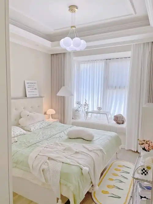 7815卧室硬装:7515背景墙是奶咖色 当时觉得这个颜色又高级又