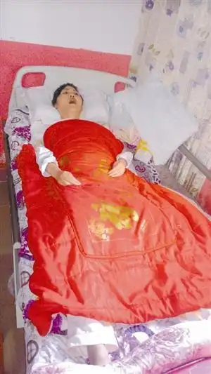 女子怀孕6月遇车祸成植物人后产下逾6斤女婴