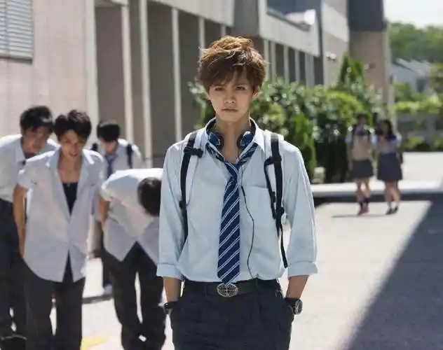 日本艺人片寄凉太素颜直播,颜值不再发腮明显,被嘲从正太变尹正_外型