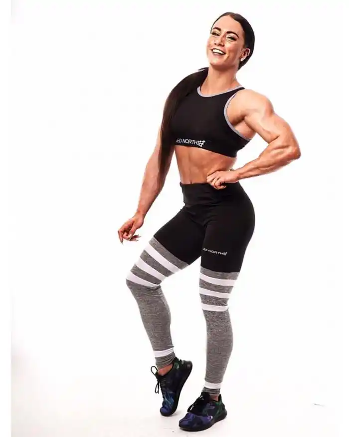 所以很多像肌肉女lauren martin stow的女性都喜欢去健身健美来修炼