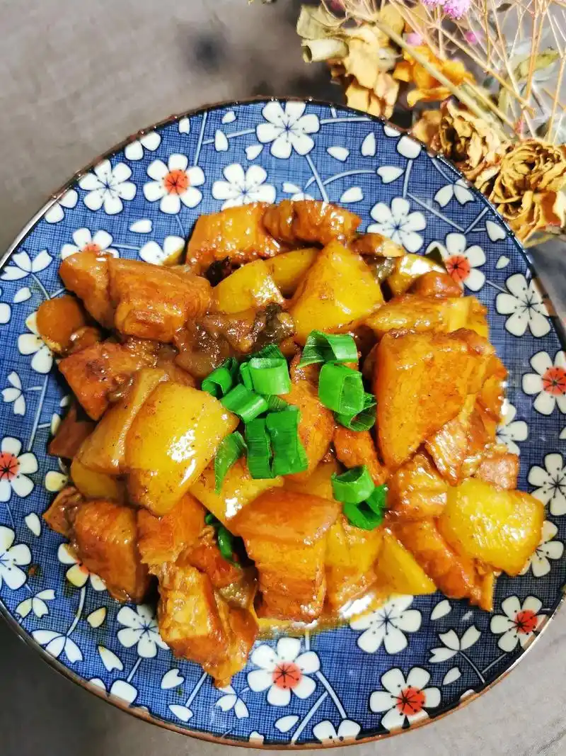 红焖肉炖土豆