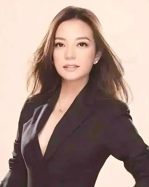 赵薇风波:明星形象崩塌与公众底线的触碰|演员|电影|娱乐圈|道德底线