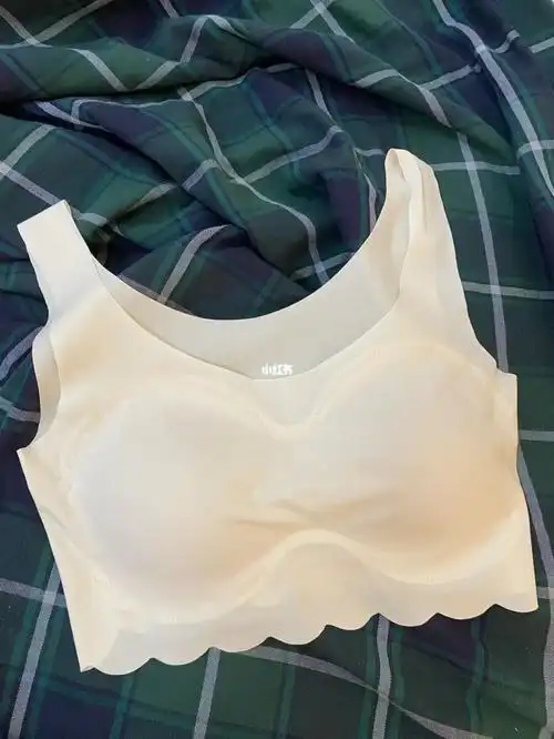 一件好的无痕内衣就是一个女人最贴心的友人想找一件适合夏天穿的背心