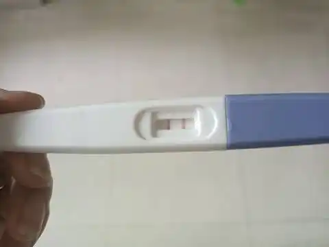 这是什么情况,验孕棒两条杠,怎么会这样