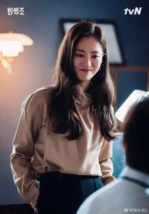 宋仲基新恋情曝光这个单眼皮女孩可太蛊了