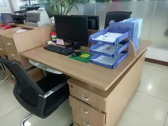 会计刘子憾的办公桌