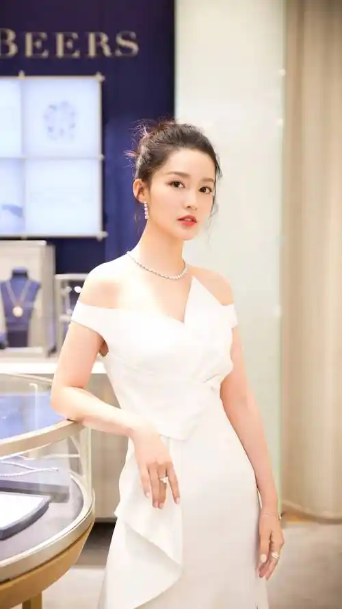 影视演员[李沁经纪人] | 主演 电影 《中国机长》_剧中_古装_励志剧