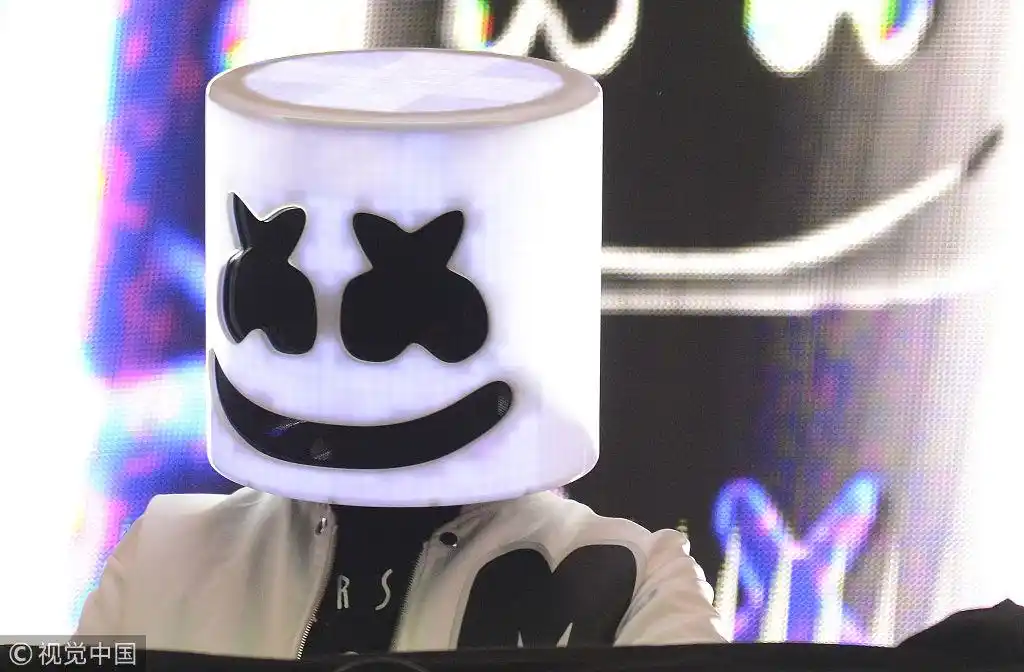 dj棉花糖举办演唱会神秘铁头"再战江湖"   挥舞双臂唱到high点燃全场