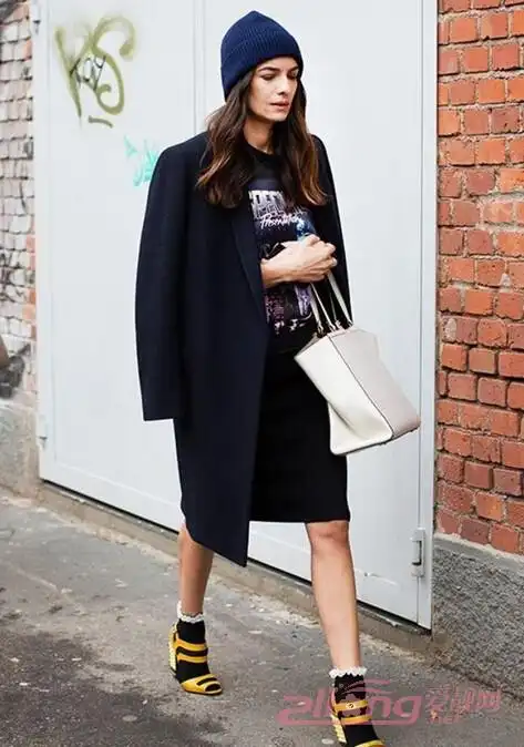 凉鞋配袜子,冬天这样穿特新鲜~~_女袜_服装服饰_爱靓网